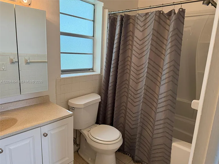 2415 Lincoln St #305 — Photo 28