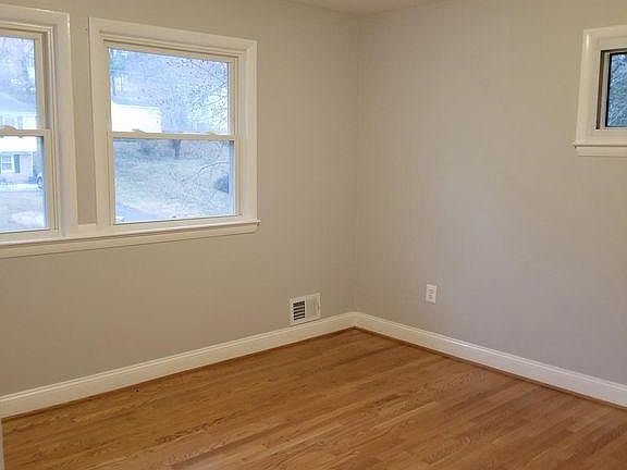 2nd Large upstairs BR w/ Shared Bath