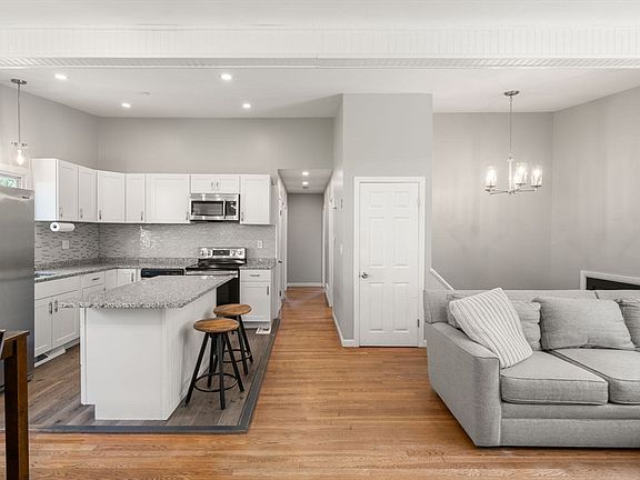 5th image of 6 Rosenfeld Rd