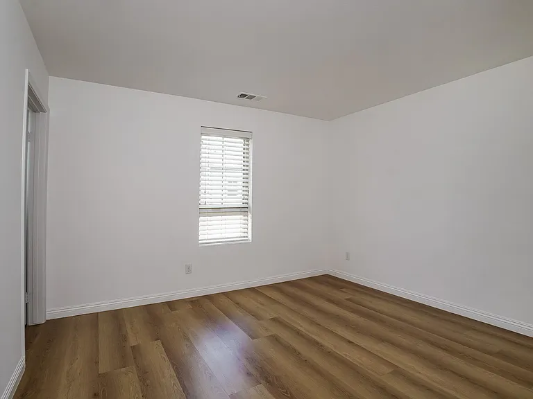 7235 N Cedar Rd — Photo 10