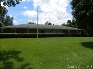 1405 Merritt Rd, Jacksonville, IL 62650