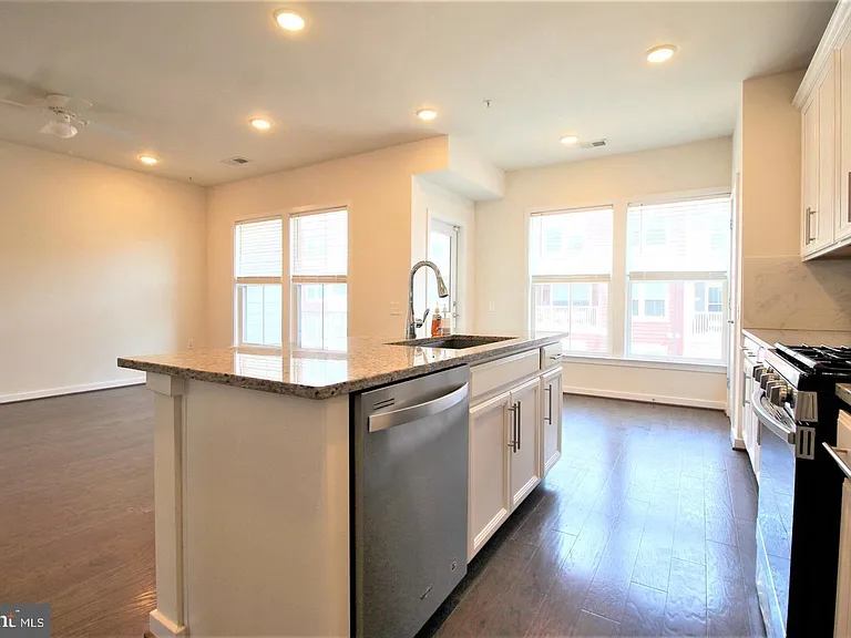 3974 Norton Pl #50 — Photo 10