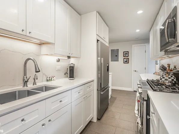 25 Sutton Place South image 10 of 14