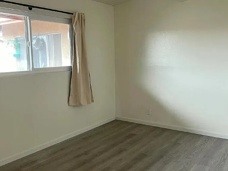 712 S G St — Photo 11