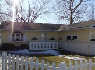 723 Arlann Dr, Pekin, IL 61554