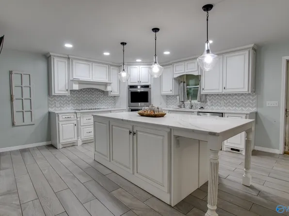 306 Fern Ct, Moulton, AL 35650