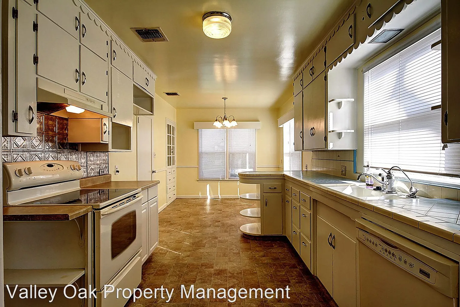 225 Las Palmas Ave photo 1