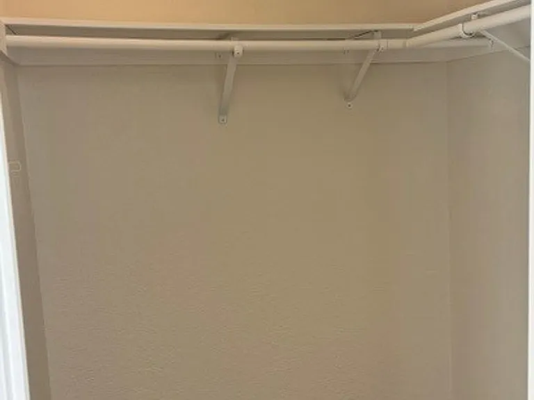 Hemlock Apartments — Photo 16