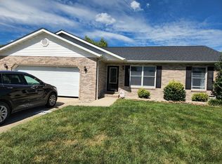 35 Quail Dr, Highland, IL 62249