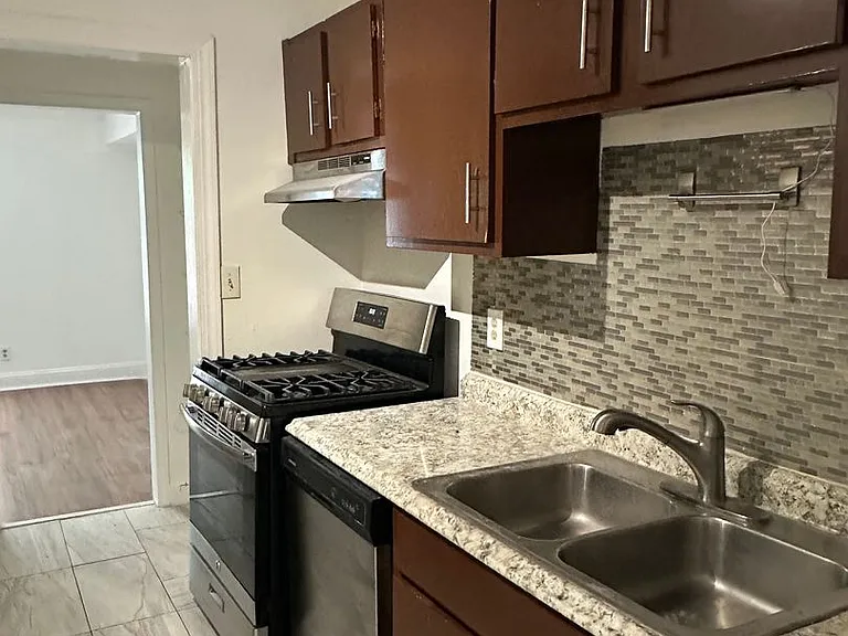 2831 E Tully Sq #B — Photo 4