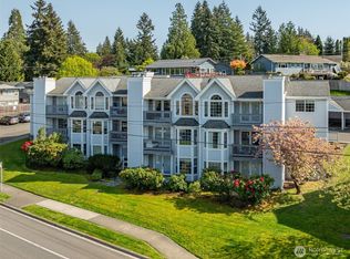 12025 SE 60th St APT B, Bellevue, WA 98006