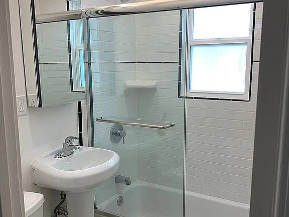 3rd image of 1221 Greenwich St #4