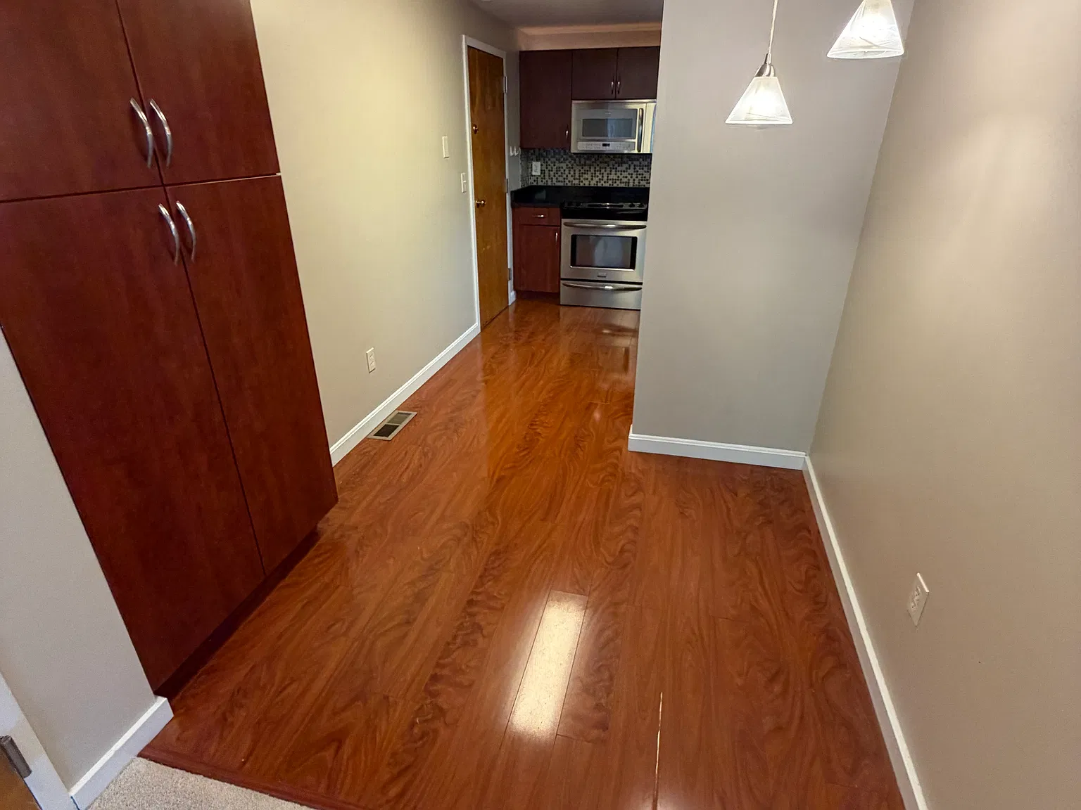 2 bed, 730 sqft, $2,200 — Photo 3