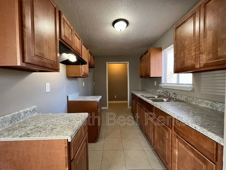 624 Frayser Dr — Photo 3