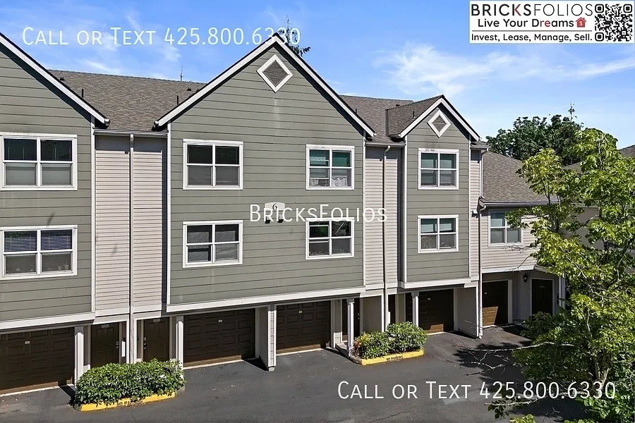 Charming Townhome For Rent in Lynnwood — Photo 1