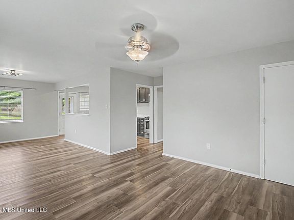 3rd image of 2232 Taylor Blvd