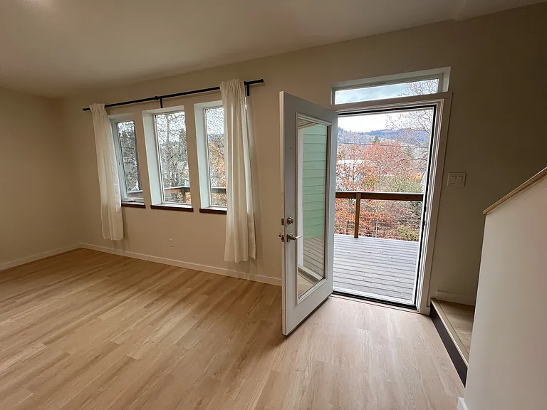 233 NW Byrkett Pl — Photo 22