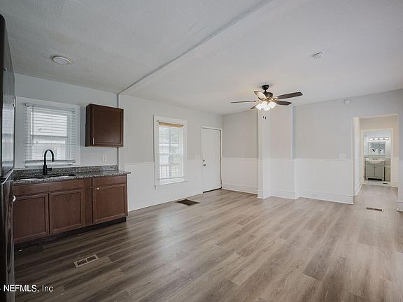 5th image of 2983 REXFORD Street