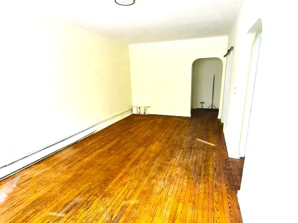 558 2nd Ave APT 1, Lyndhurst, NJ 07071