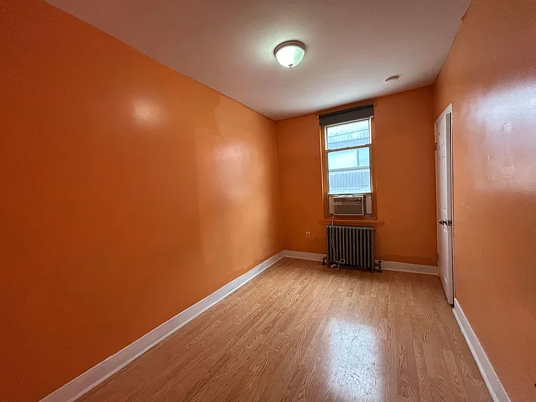 1815 Tasker st — Photo 9