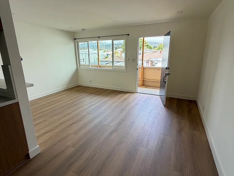 1145 Washington Ave #2 — Photo 2