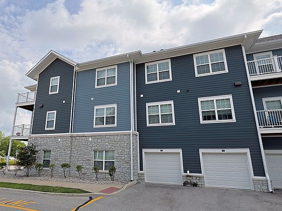 Private patios, balconies, and attached garages make every apartment at 32 Union feel a little more like home.