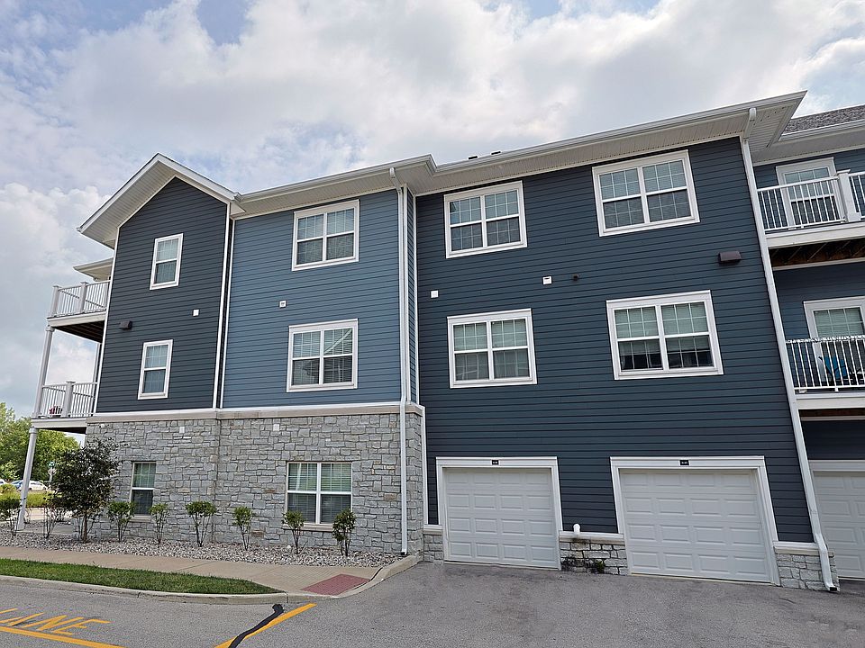 Private patios, balconies, and attached garages make every apartment at 32 Union feel a little more like home.