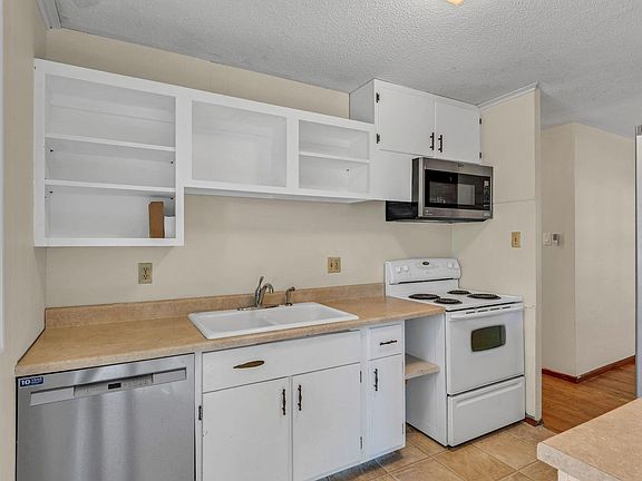 5th image of 3129 SW Grand Ct