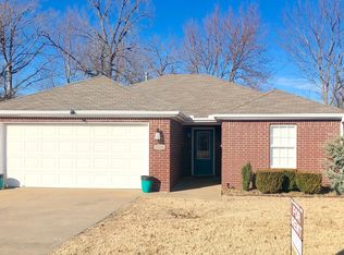 2504 SW Choctaw St, Bentonville, AR 72712