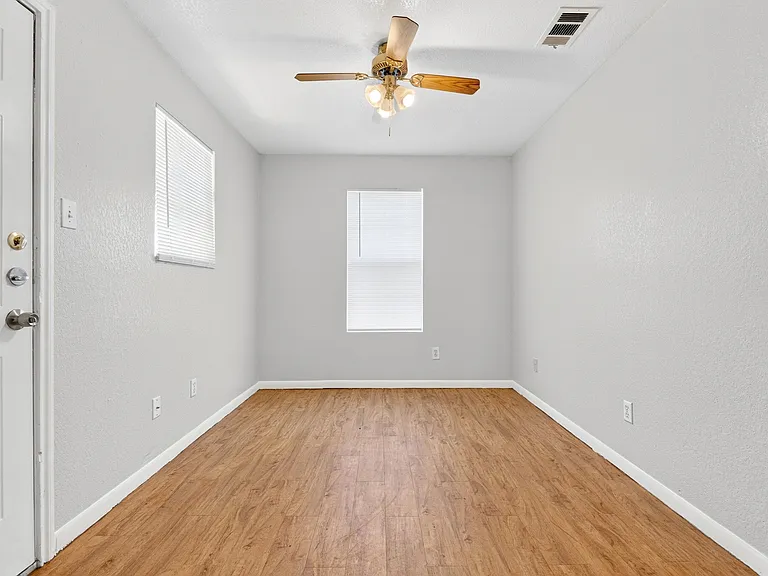 905 Parmer Ave #B — Photo 9