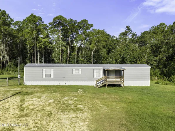 17427 Gardenia St, Kiln, MS 39556