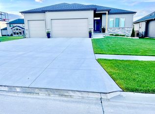 6520 Kelsey Ln, Lincoln, NE 68516