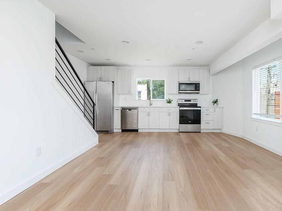 kitchen/ dining area
