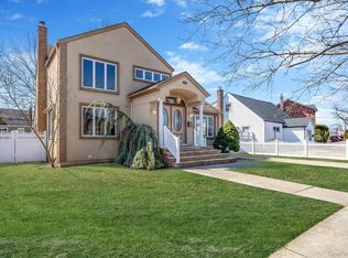 1027 Windermere Rd, Franklin Square, NY 11010