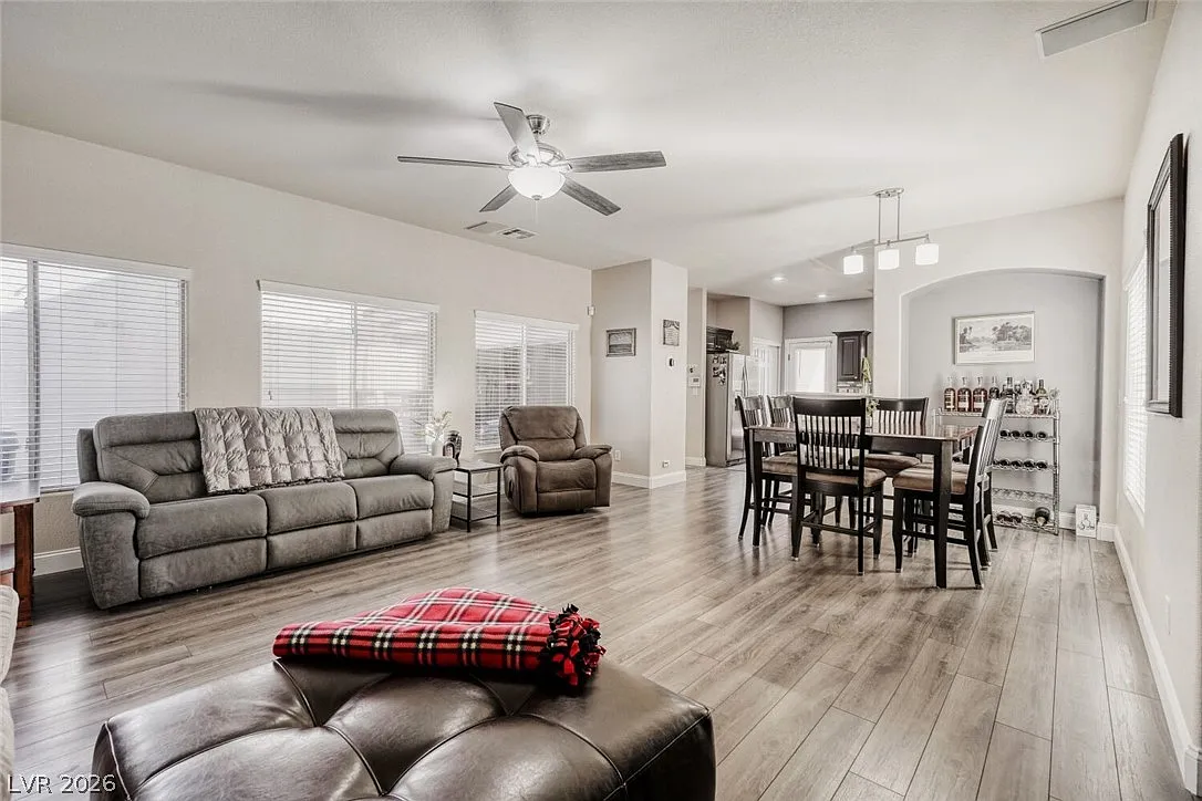 3 bed, 2.5 bath, 2196 sqft, $2,500 — Photo 3