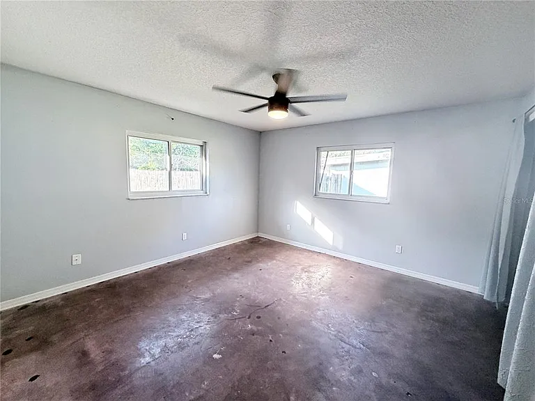 912 Carvell Dr — Photo 16