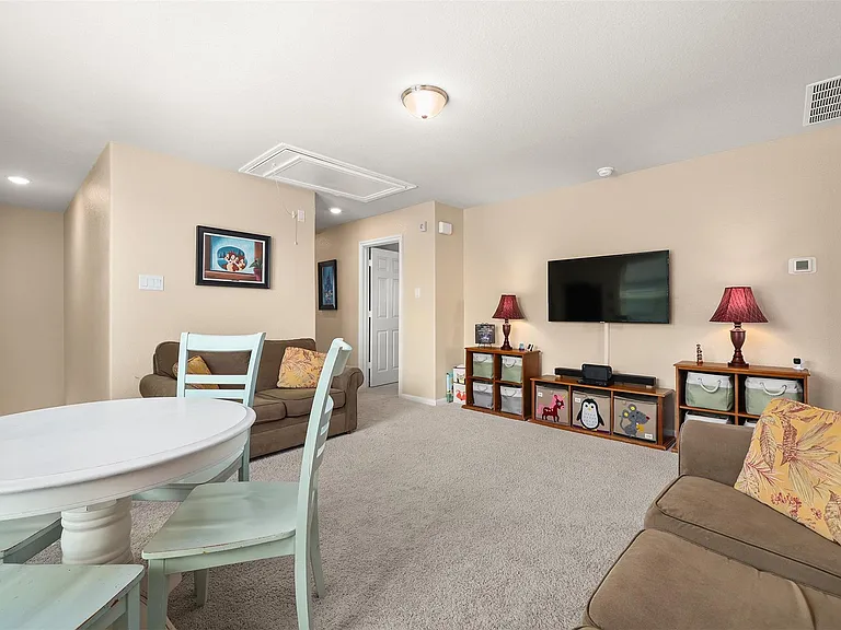 2108 Sweet Bay Dr — Photo 9
