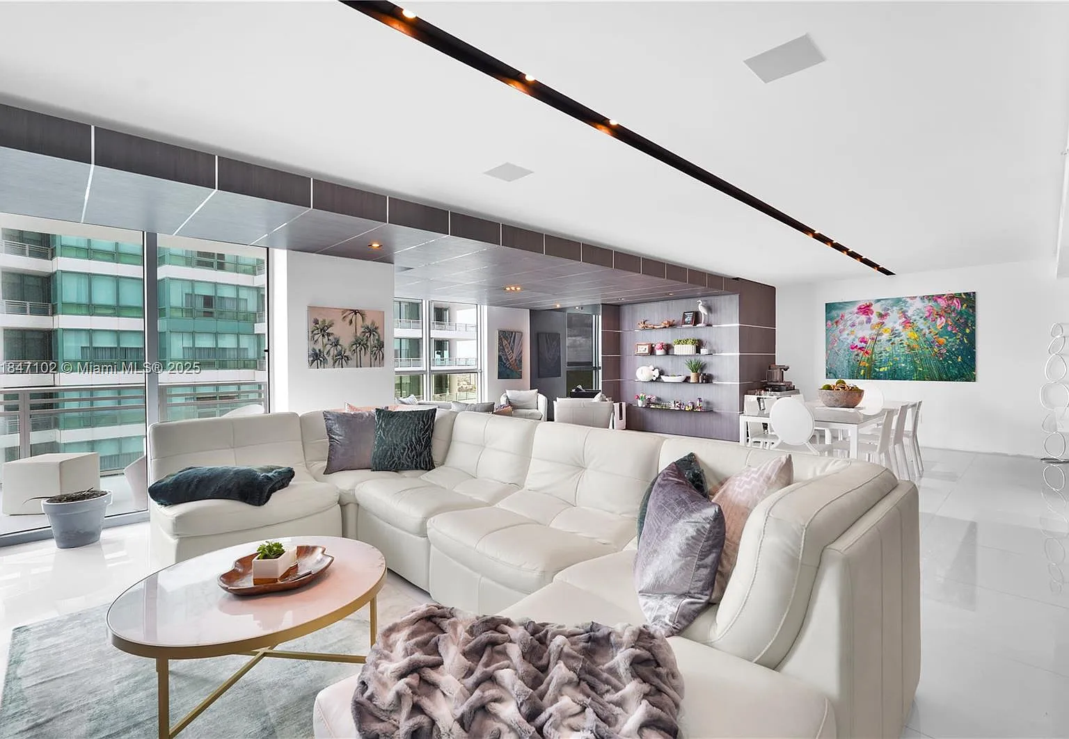 Diplomat Residences — Photo 2