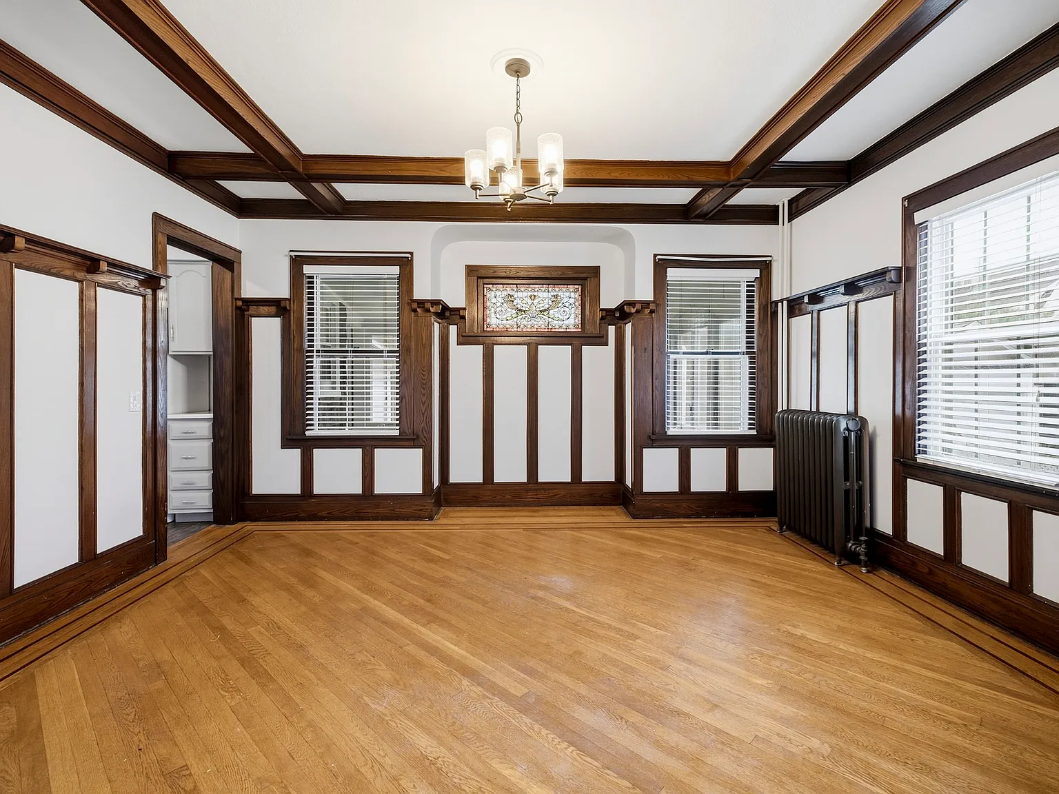 3 bed, 1.5 bath, 2443 sqft, $5,600 — Photo 4