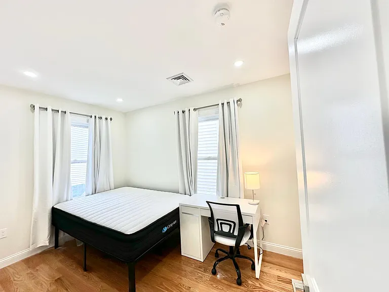 11 Burrell St #2 — Photo 3