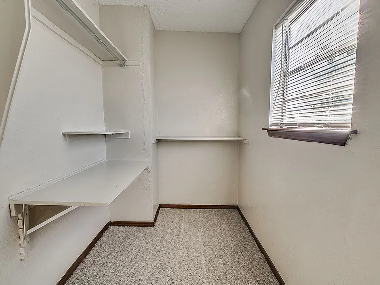 9006 N Rockwell Dr — Photo 36
