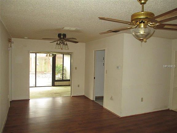 3rd image of 2565 Surrey Dr