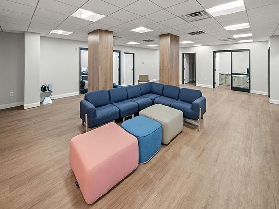 100-york-leasing-office-12