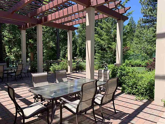 4th image of 75 Silver Pine Dr