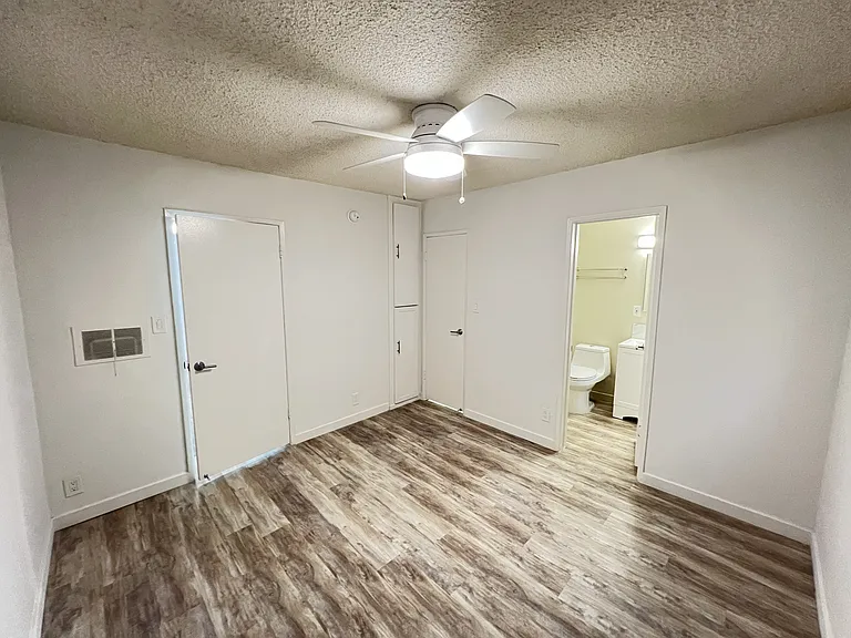 Navy Street Apartments — Photo 7