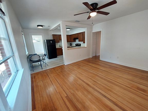 3rd image of 2277 Lake Shore Blvd