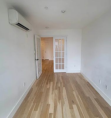 4th image of 828 Saint Johns Pl #4J