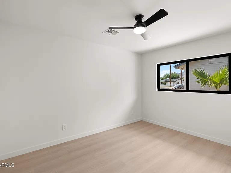 10010 N 29th St — Photo 14
