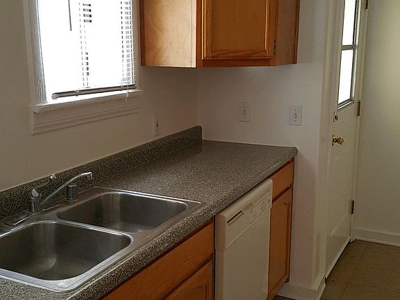 5th image of 425 N Ogden Dr