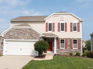 419 Ridgewood Dr S, Ortonville, MI